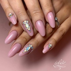 stylizacja paznokci z wykorzystaniem lakieru hybrydowego Celia 7ml Eclair Nail - zdjęcie 3