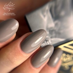 Manicure hybrydowy w neutralnym odcieniu taupe – lakier hybrydowy Mist Eclair Nail -zdjęcie 8