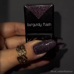 stylizacja paznokci lakierem hybrydowym Eclair Nial Burgundy Flash 7ml - foto 4
