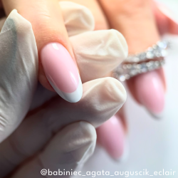 baza hybrydowa Smart Base Milky Pinky 7ml Eclair Nail na paznokciach - zdjęcie 5