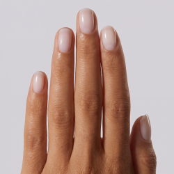 mleczna odżywka do paznokci Nailixir Soft White Eclair Nail na paznokciach